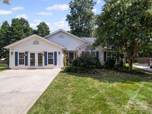 4135 Medford Dr Nw, Concord, NC, 28027-4518 | Card Image