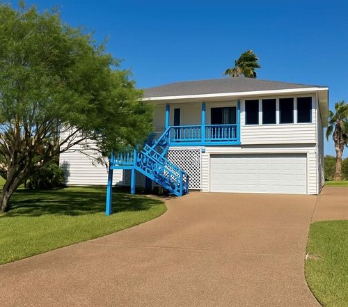 39 Front St, Rockport, TX, 78382-7802 | Card Image