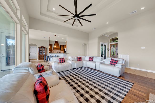 10210 Rafter O Trl, House other with 3 bedrooms, 3 bathrooms and null parking in Helotes TX | Image 9