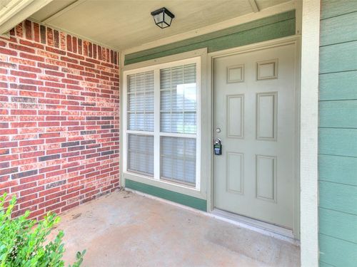 916 Sw 92nd St, Oklahoma City, OK, 73139-8602 | Card Image