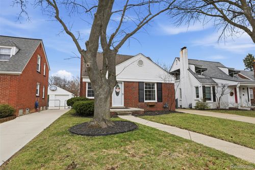 1906 Oxford Rd, Grosse Pointe Woods, MI, 48236-1846 | Card Image