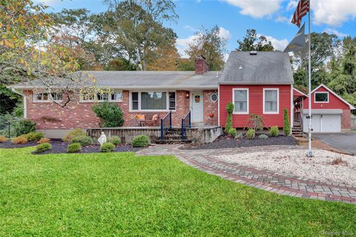 60 South Ave, Smithtown, NY, 11787-3845 | Card Image