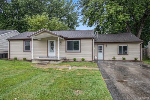 1450 Transue Ave, Burton, MI, 48509-2400 | Card Image