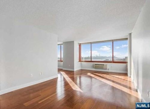 100 Old Palisade Rd, Fort Lee, NJ, 07024-7064 | Card Image