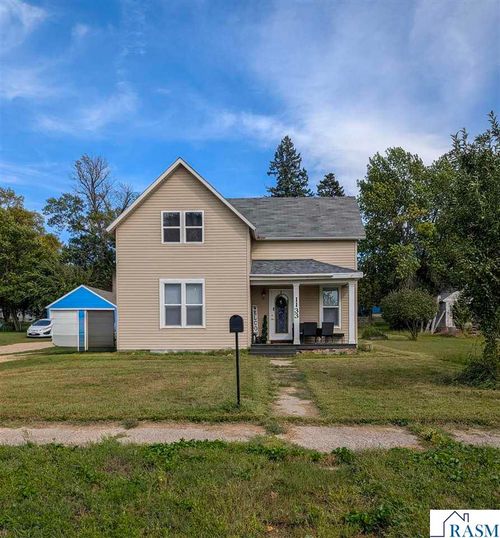 1133 Miller Ave, Windom, MN, 56101-1525 | Card Image