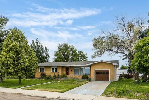 701 Mccutcheon Drive Nw, Medicine Hat, AB, T1A6X9 | Card Image