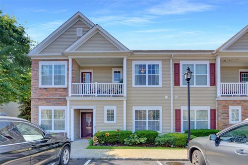 32 Southampton Dr, Massapequa, NY, 11758-3708 | Card Image