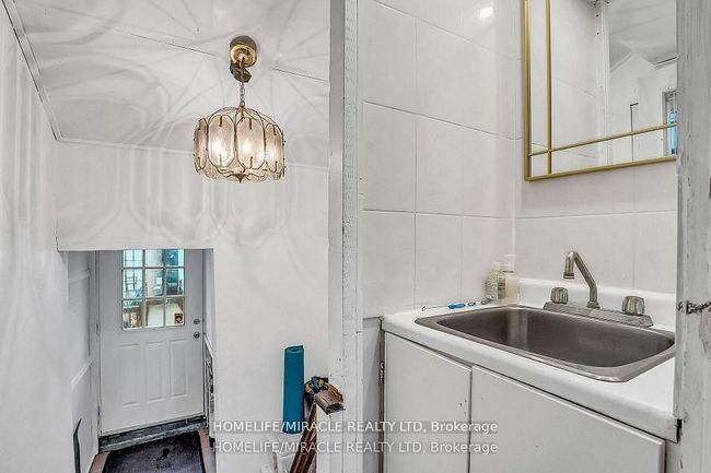 212 Symington Ave, House other with 5 bedrooms, 3 bathrooms and 1 parking in Toronto ON | Image 34