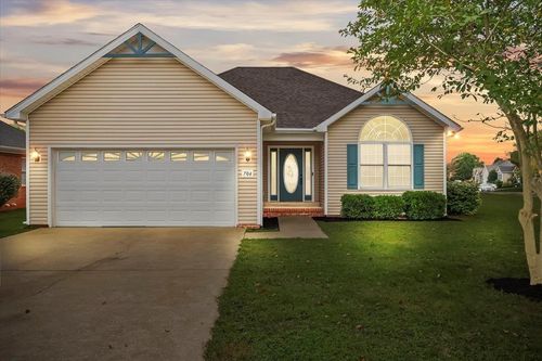 704 Wintercress Ln, Bowling Green, KY, 42104-8581 | Card Image
