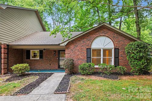 137 Phil Ct, Fort Mill, SC, 29715-2525 | Card Image