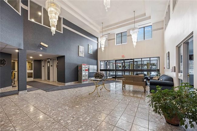 207 - 130 Wright Cres, House attached with 2 bedrooms, 2 bathrooms and 1 parking in Kingston ON | Image 6