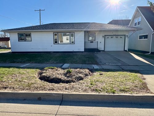 910 4th Ave, De Witt, IA, 52742-1430 | Card Image