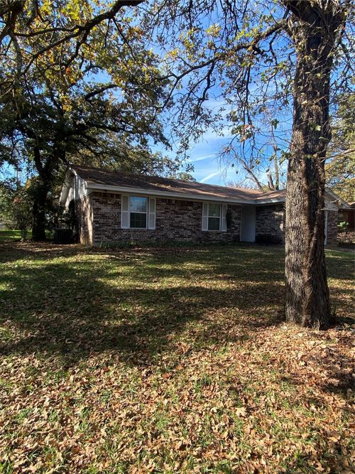 136 Richard Ln, Azle, TX, 76020-4417 | Card Image