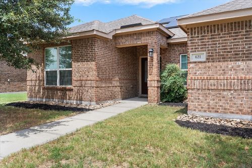621 Meadow Springs Dr, Glenn Heights, TX, 75154-7901 | Card Image