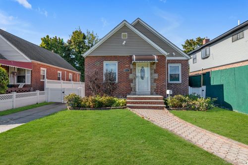 118-12 227th St, Cambria Heights, NY, 11411 | Card Image