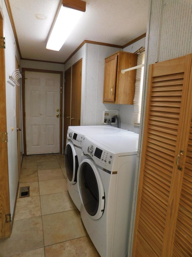 Main floor laundry | Image 18