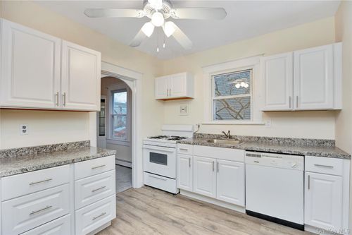 35 Andrew Ave, Islip Terrace, NY, 11752-2303 | Card Image