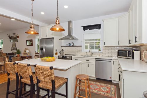 85 W Thames St, Norwich, CT, 06360-6225 | Card Image