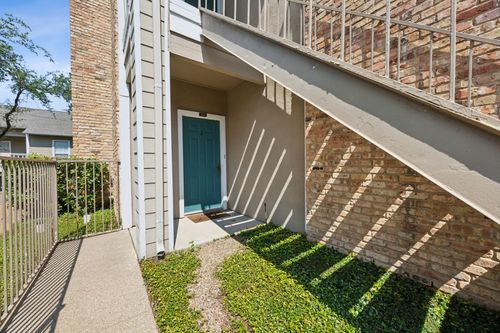 apt-2000-8600 Coppertowne Ln, Dallas, TX, 75243-8055 | Card Image