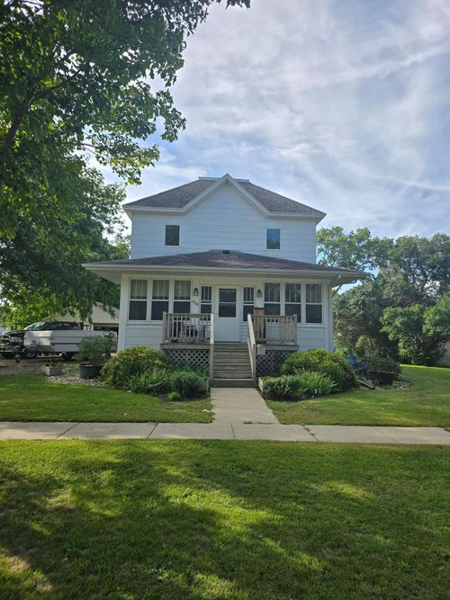 606 3rd St Sw, Pipestone, MN, 56164-1136 | Card Image