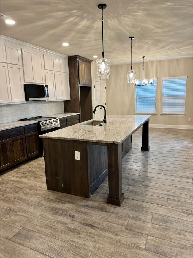 616 Jameson St, House other with 4 bedrooms, 3 bathrooms and null parking in Springtown TX | Image 4