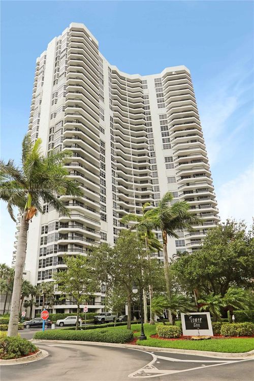 apt-2402-3530 Mystic Pointe Dr, Aventura, FL, 33180-4533 | Card Image