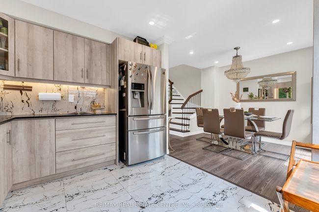 22 Fanshawe Dr, House attached with 4 bedrooms, 3 bathrooms and 2 parking in Brampton ON | Image 10