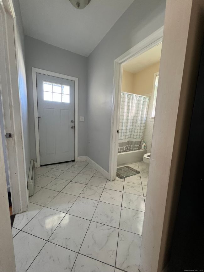 1 - 982 Dixwell Ave, Home with 2 bedrooms, 1 bathrooms and null parking in Hamden CT | Image 6