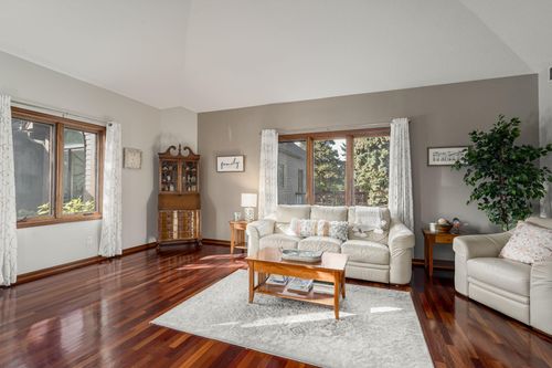 10840 57th Ave N, Plymouth, MN, 55442-1666 | Card Image
