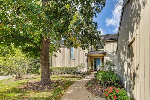 apt-d-220 Thornhill Ln, Lake Barrington, IL, 60010-1697 | Card Image