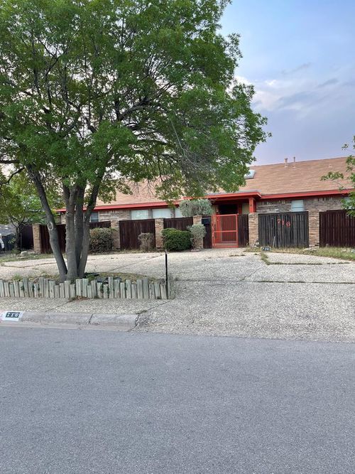 716 W Dormard Ave, Midland, TX, 79705-6646 | Card Image