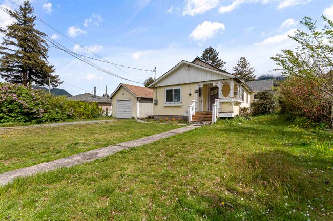 677 5 Th Avenue, House other with 6 bedrooms, 4 bathrooms and 8 parking in Hope BC | Image 1
