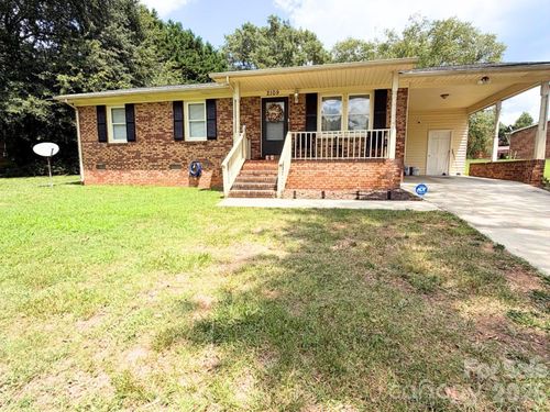2109 Fernwood Dr, Shelby, NC, 28152-7663 | Card Image