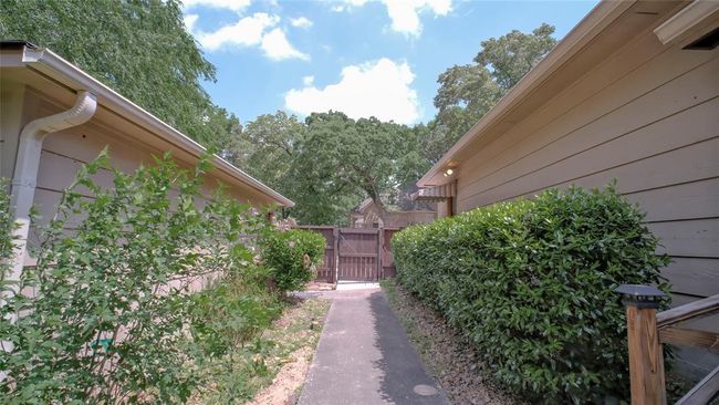 Back way leading to garage | Image 27