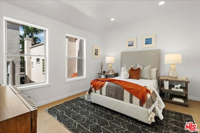 APT-11 - 4414 Moorpark Way, Townhouse with 2 bedrooms, 3 bathrooms and null parking in Toluca Lake CA | Image 26
