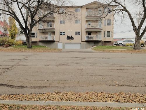 204-114 3rd Ave E, Rosetown, SK, S0L2V0 | Card Image