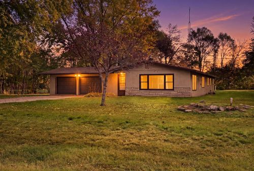 N5802 Lakeview Ct E, Onalaska, WI, 54650-9637 | Card Image