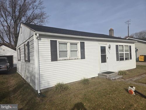 208 Pine St, ELLENDALE, DE, 19941-2154 | Card Image