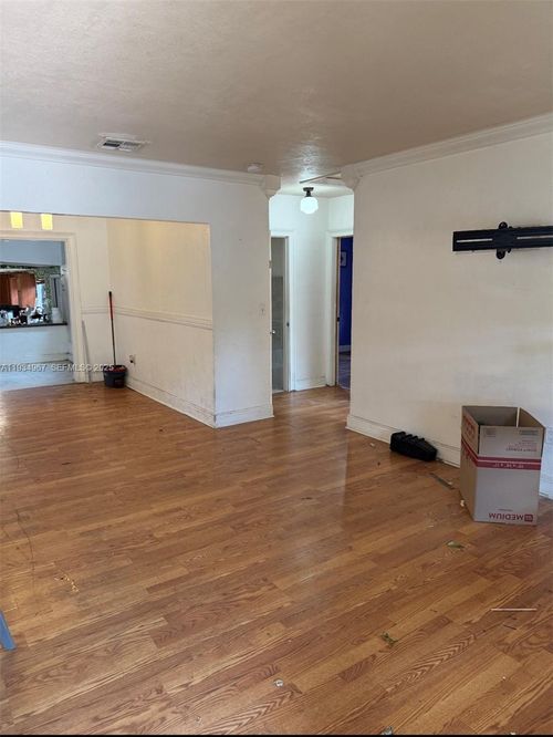 325 Nw 56th St, Miami, FL, 33127-1549 | Card Image