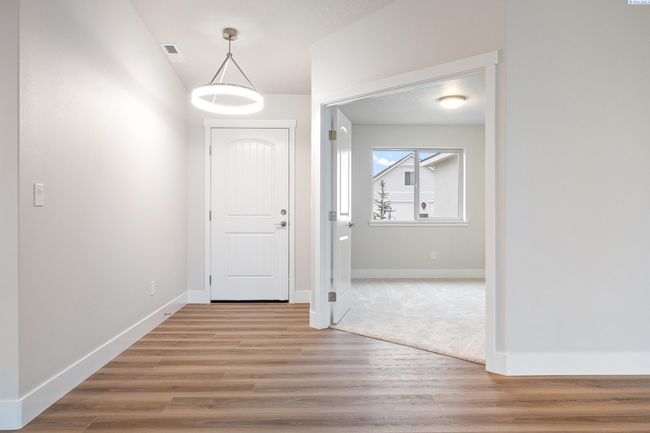 10409 Kokanee Dr, Home with 4 bedrooms, 2 bathrooms and null parking in Pasco WA | Image 4