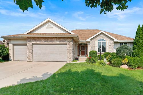 609 S Meadowbrook Ln, Waunakee, WI, 53597-2829 | Card Image