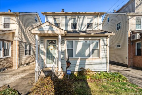 8131 164th Pl, Jamaica, NY, 11432-1239 | Card Image