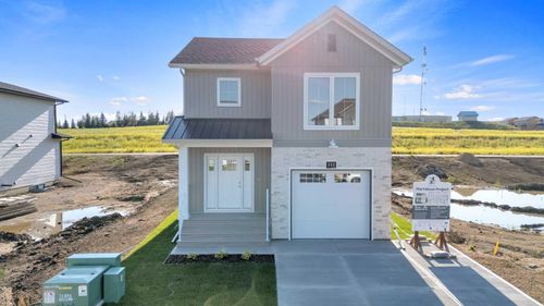 111 Crestview Boulevard, Sylvan Lake, AB, T4S0V8 | Card Image