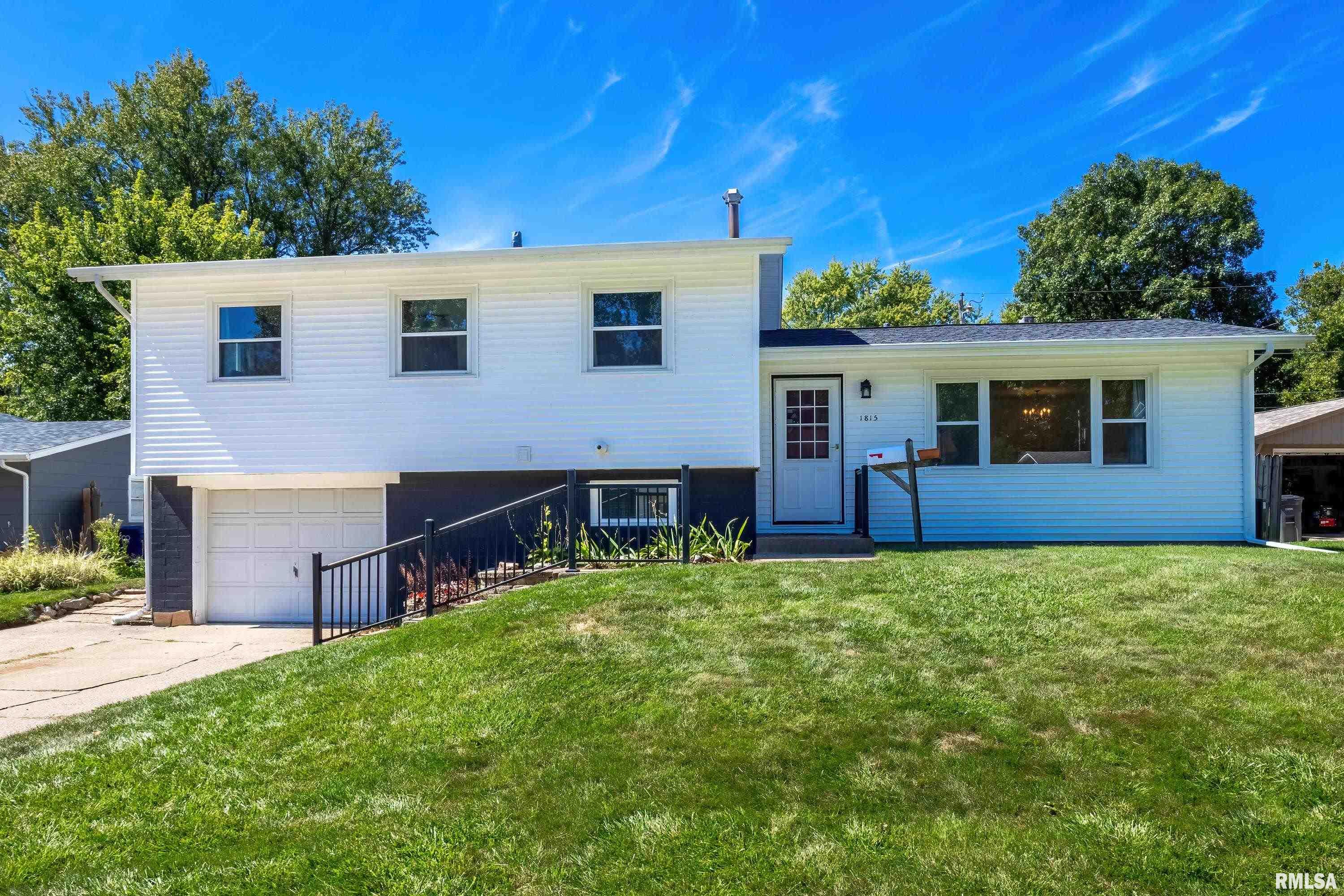 Sussex Ct, Bettendorf, IA 52722