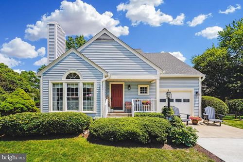 9 Bentley Dr, STERLING, VA, 20165-6002 | Card Image