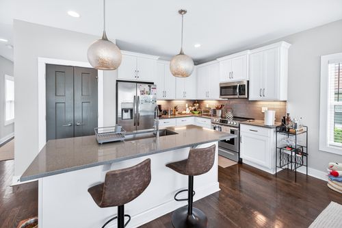 615 39th Ave N, Nashville, TN, 37209-2407 | Card Image