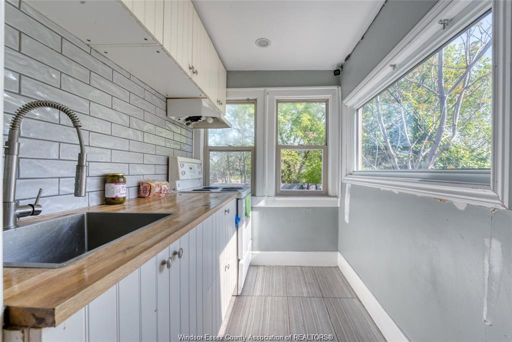 Commercial Sale in Windsor 5