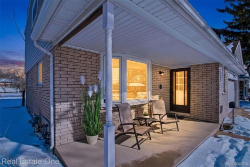 2811 Rhodes Dr, Troy, MI, 48083-6402 | Card Image