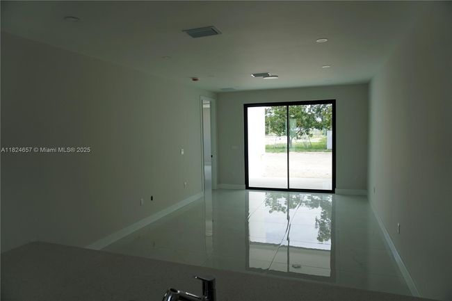 12387 Sw 220 Th St, Townhouse with 3 bedrooms, 2 bathrooms and null parking in Miami FL | Image 7