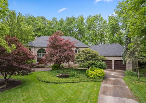 8039 Crossgate Ct S, Dublin, OH, 43017-8432 | Card Image